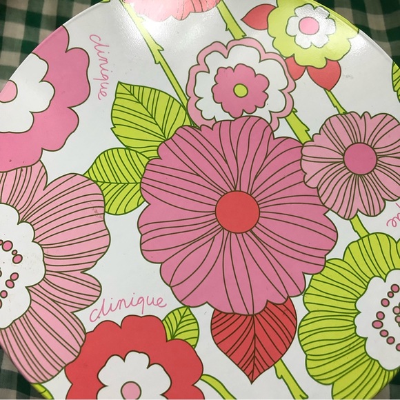 Clinique flower 🌸 power round tin. - Picture 2 of 5